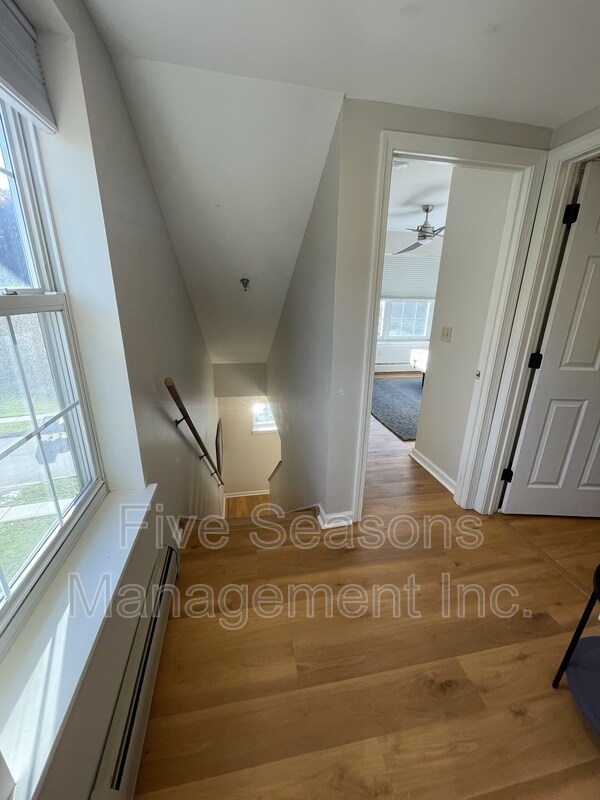 Building Photo - 352 Hildred Dr