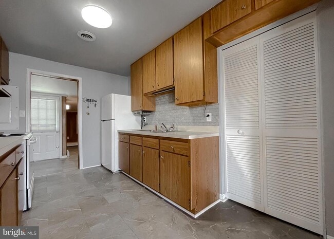 Building Photo - 37117 Moore Rd