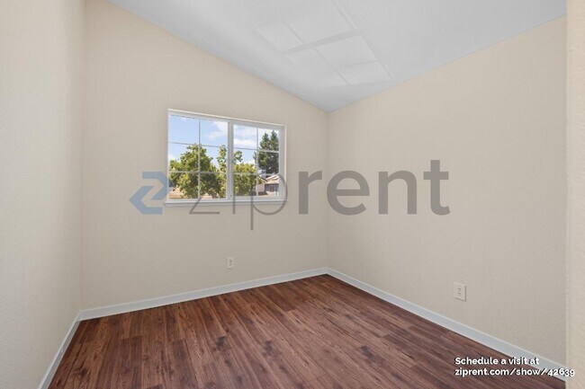 Building Photo - 741 Glencreek Dr