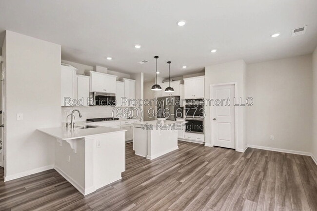 Building Photo - 16110 Winfield Hall Dr
