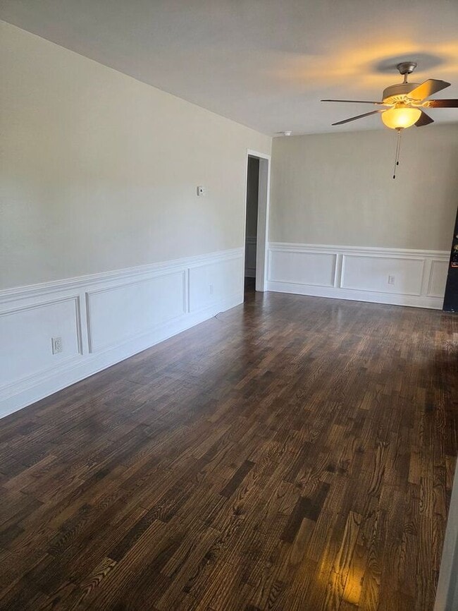 Building Photo - 5215 Redwood Dr