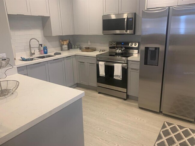 Building Photo - 244 Lexington Dr