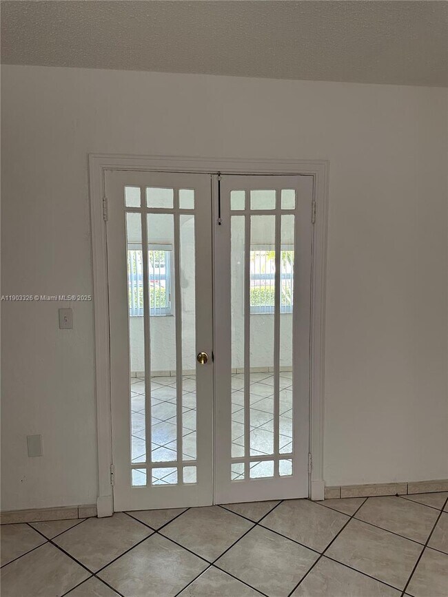 Building Photo - 431 Tamiami Blvd