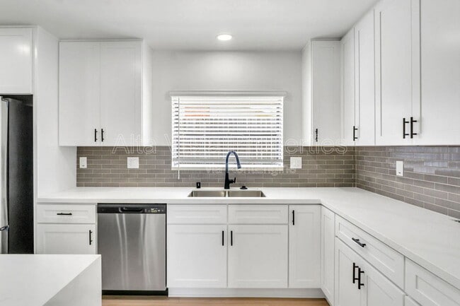 Building Photo - 4722 Mt La Palma Dr