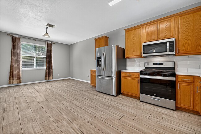 Building Photo - 2111 Castle Gardens Ln