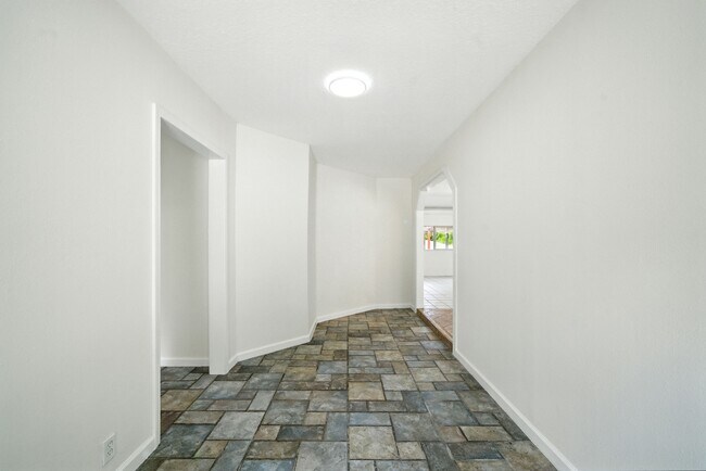 Building Photo - 1506 Shady Glen Dr