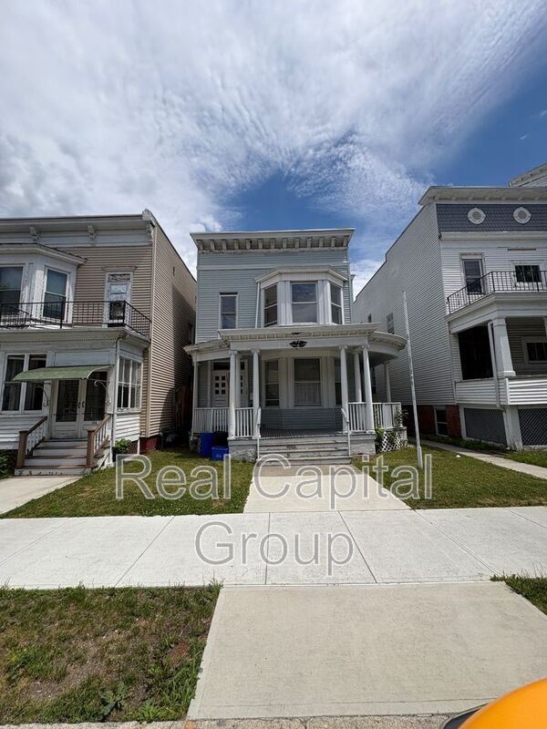Building Photo - 130 5th Ave