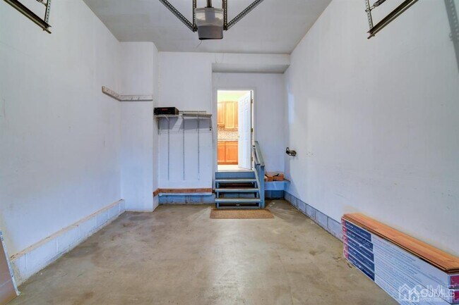 Building Photo - 334 Moonlight Dr