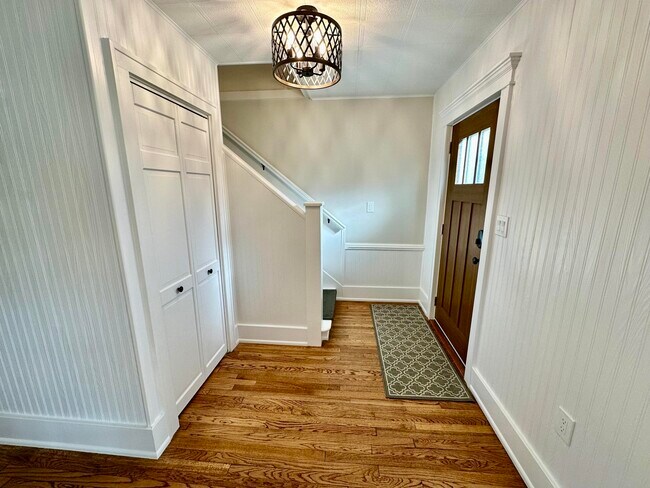 Building Photo - 992 Palmer