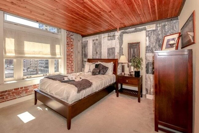 Building Photo - Beautiful Downtown Condo in Tacoma