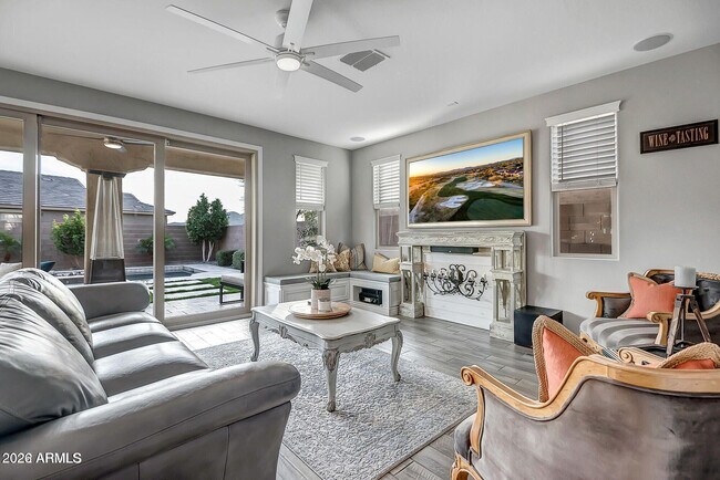 Building Photo - 517 E Balao Dr