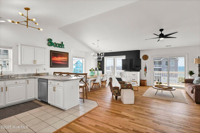 Building Photo - 1401 S Shore Dr