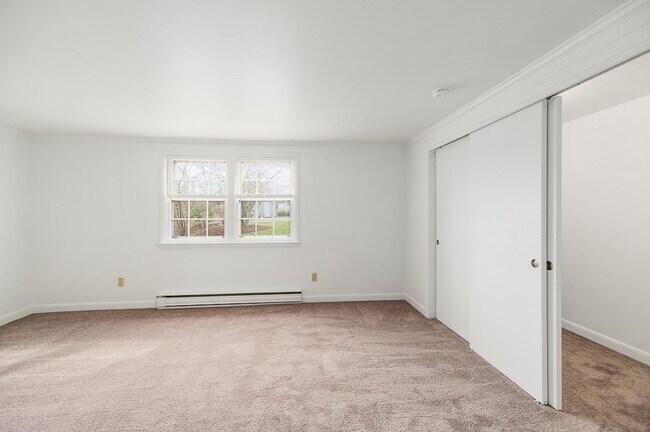 Building Photo - 138 Main St