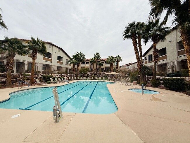 Building Photo - 3 bdrm, 2 bath Mission Hills Condo-Availab...