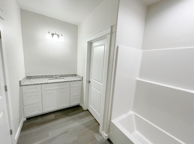Building Photo - Beautiful 3bd 2ba in New neighborhood
