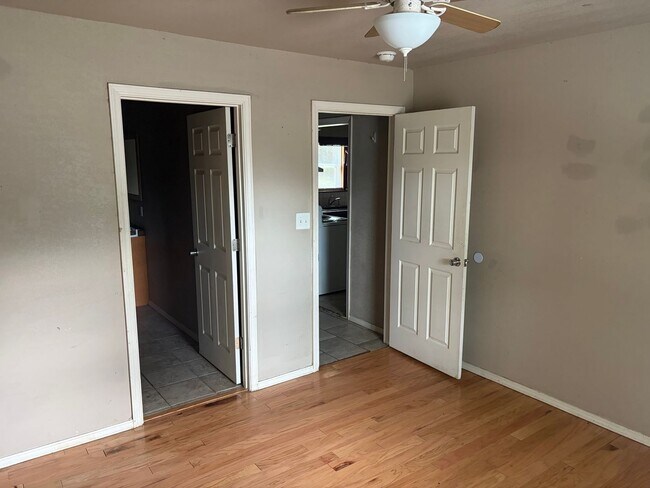 Building Photo - $1,500 Move-In Special
