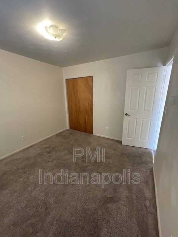 Building Photo - 122 W William Dr