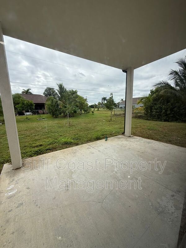 Building Photo - 2052 NE 18th Terrace