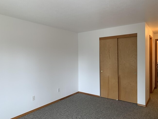 Building Photo - 2135 SE 90th Ave
