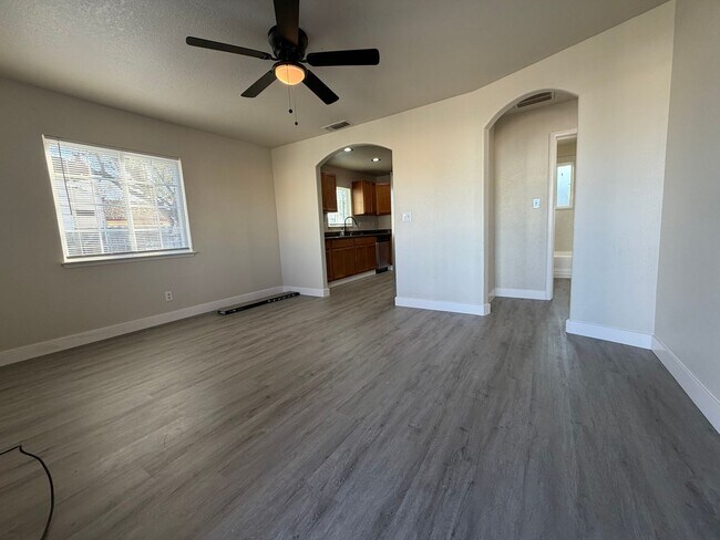 Building Photo - SAC T 2569