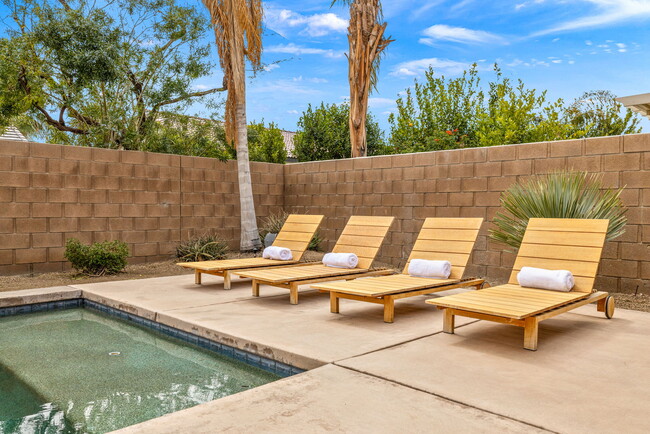 Relax and Soak in the warm desert sun - 80663 Martinique Ave