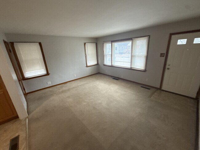 Building Photo - 223 Wiegel Dr