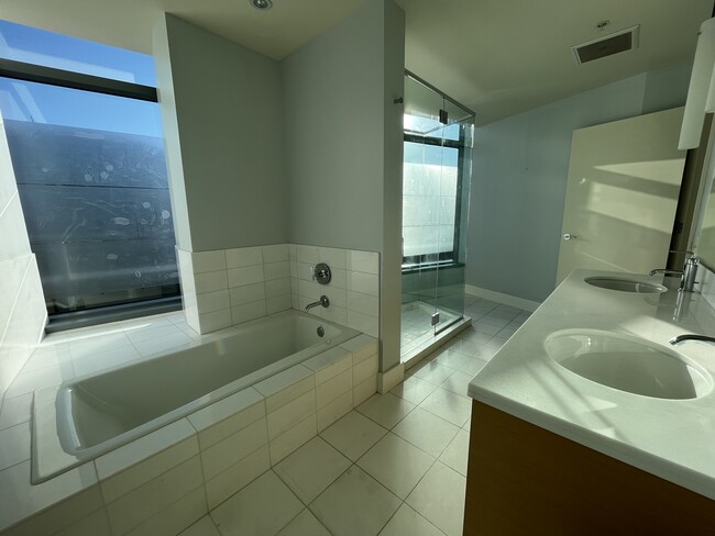 master bathroom 2 - 3601 S River Pky