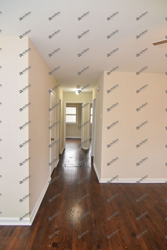 Building Photo - Coming Soon!! 3 Bedroom 1 Bath Home