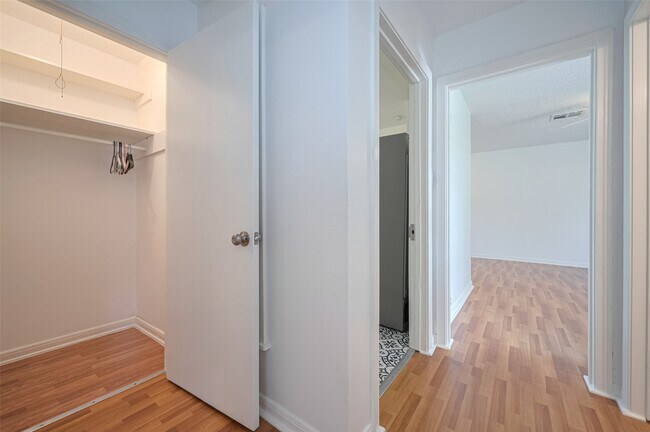 Building Photo - 5513 Fairdale Ln