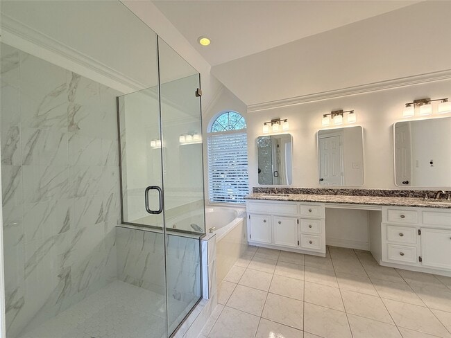 Building Photo - 1963 Peden St