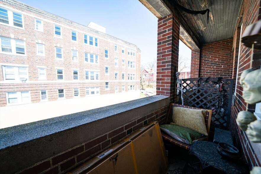 Building Photo - 63 Selkirk Rd