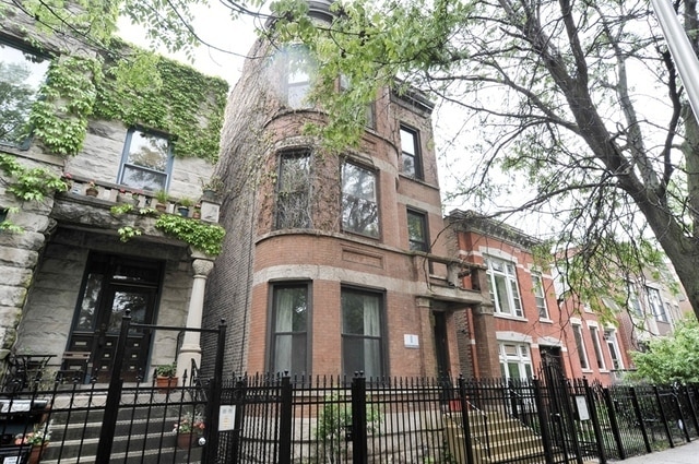 Building Photo - 1648 N Oakley Ave