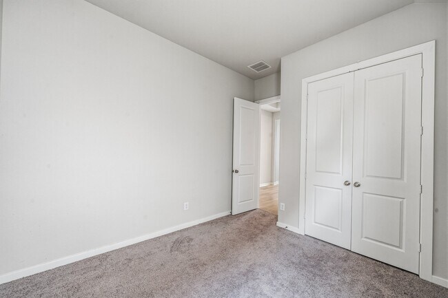 Building Photo - 7623 Coral Lk Dr