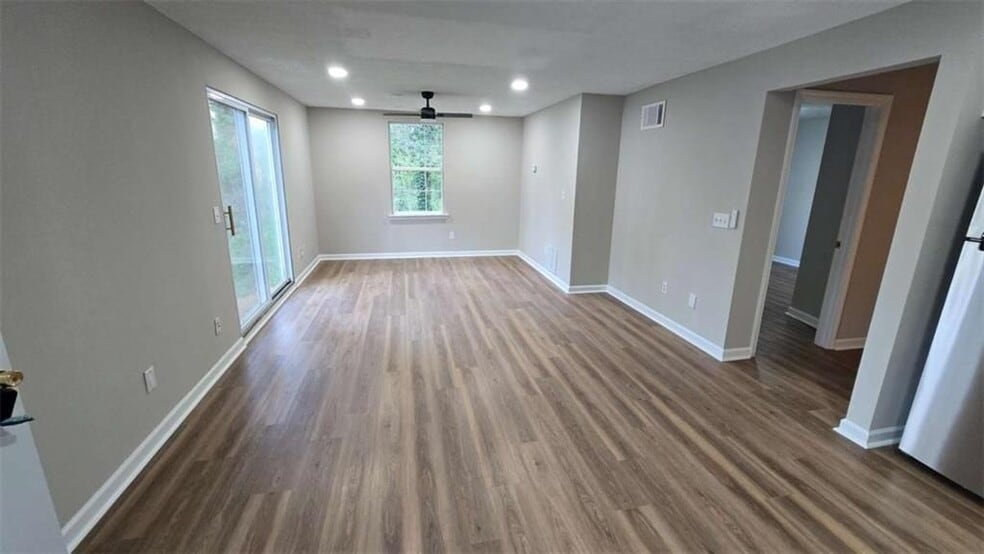 Building Photo - 3025 Mangum Dr