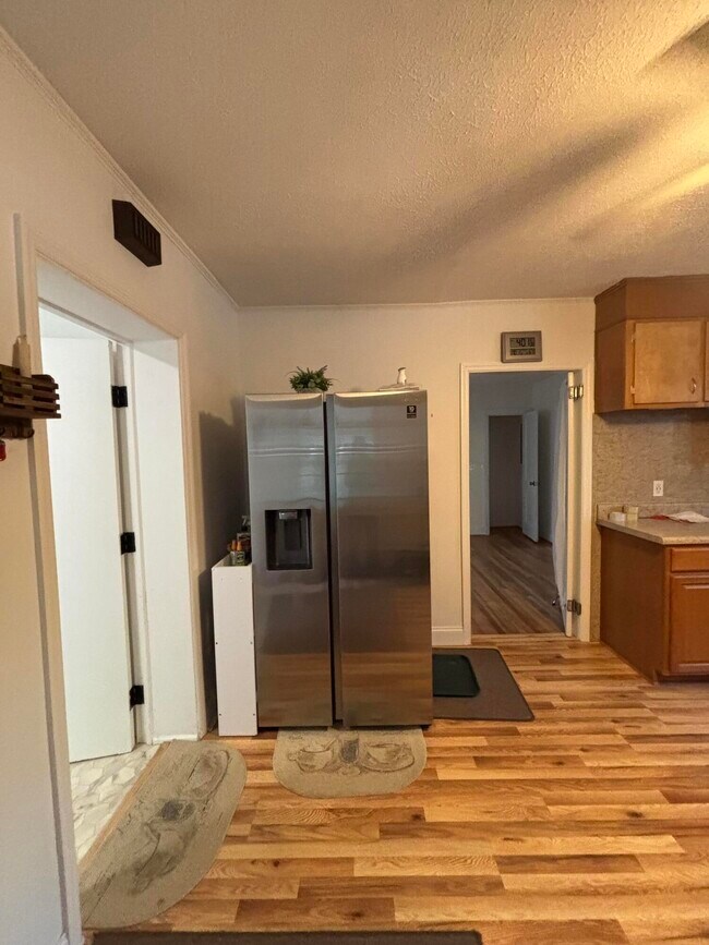 Building Photo - 919 Seminole Ave