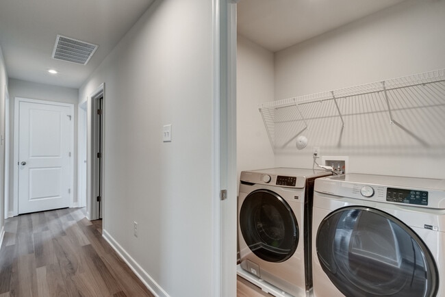 Building Photo - 301 Northfield Hts Ln