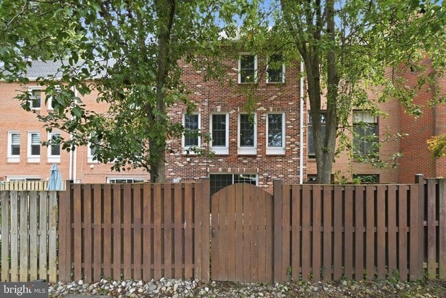 Building Photo - 6924 Mclean Park Manor Ct