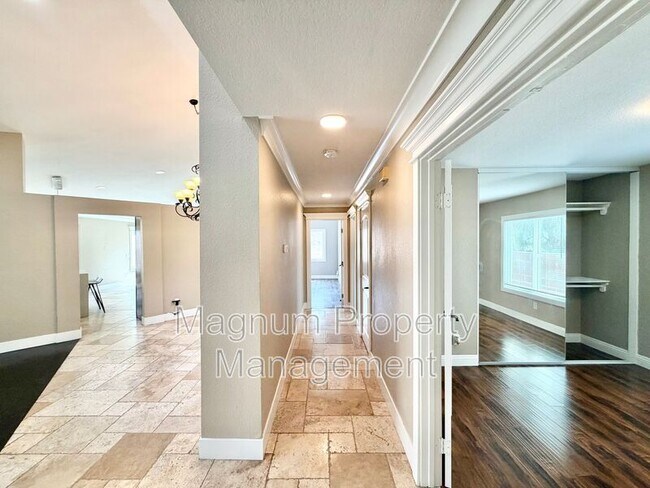 Building Photo - 11938 Venetian Dr