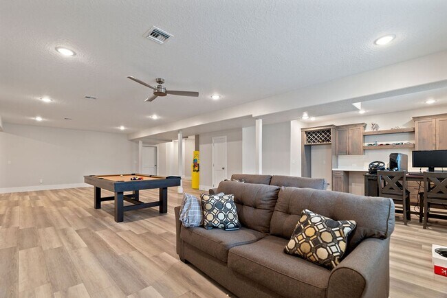 Building Photo - Elegant Residence on an Arce Lot