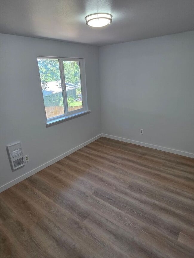Building Photo - West Olympia 3bdr 1.5bath Townhome w/ garage & parking & addtional office