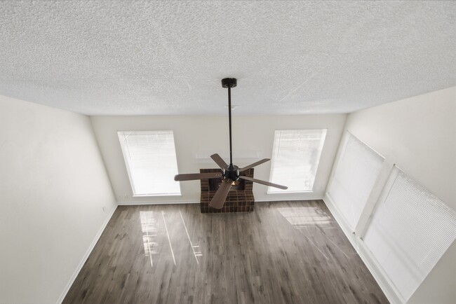 Building Photo - 20315 Sunny Shores Dr