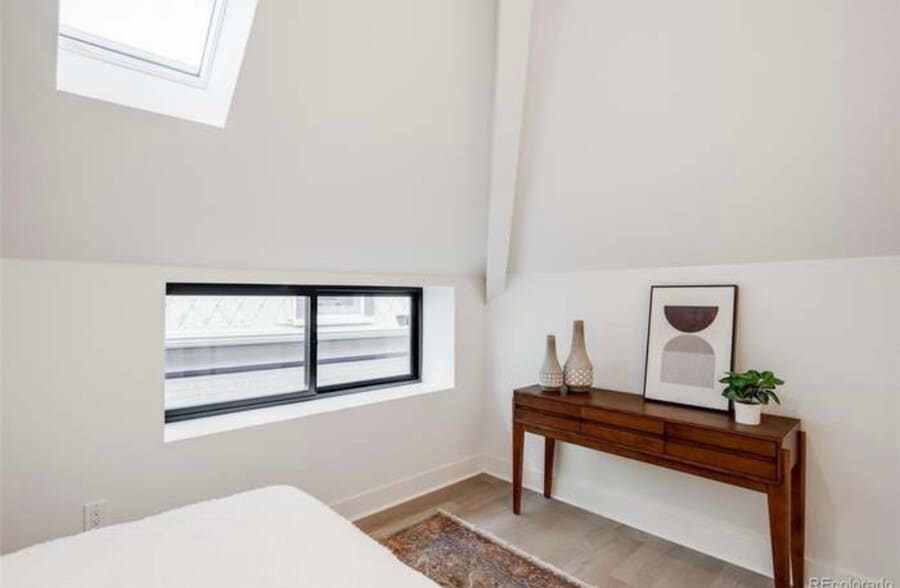 Building Photo - 807 E 22nd Ave