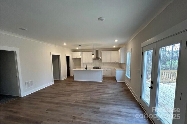 Building Photo - 302 Lester Davis Rd