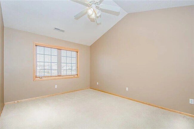 Building Photo - 2101 Meadow Ct