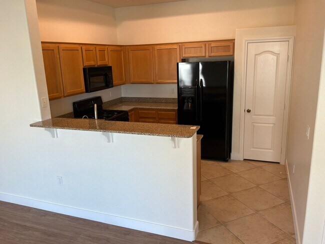 Building Photo - 2 bedroom 2 bathroom Condo