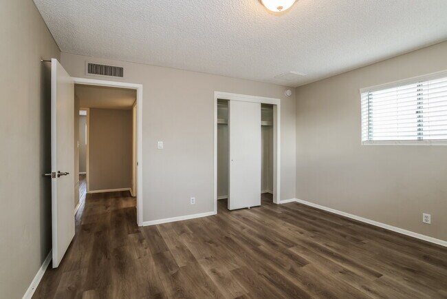 Building Photo - 6643 E Decatur St