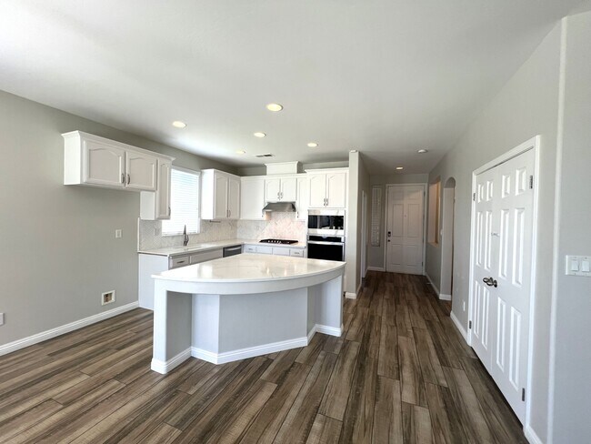 Building Photo - 5418 Sweet Sunblaze Ave