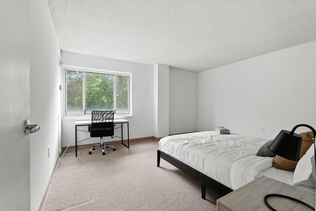 Building Photo - 1711 Bellevue Ave