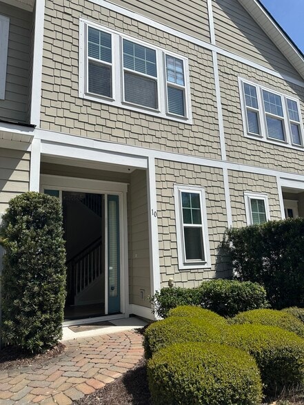 Building Photo - 10 Creekstone Dr