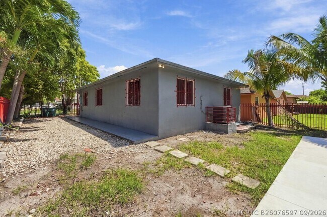 Building Photo - 4952 NW 21st Ave